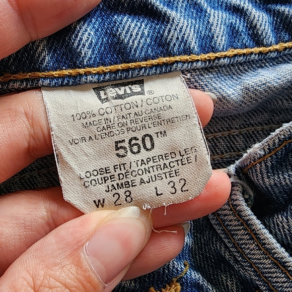 Medium Blu Levi 560 Loose Fit Denim Shorts size 28 - Picture 3 of 3